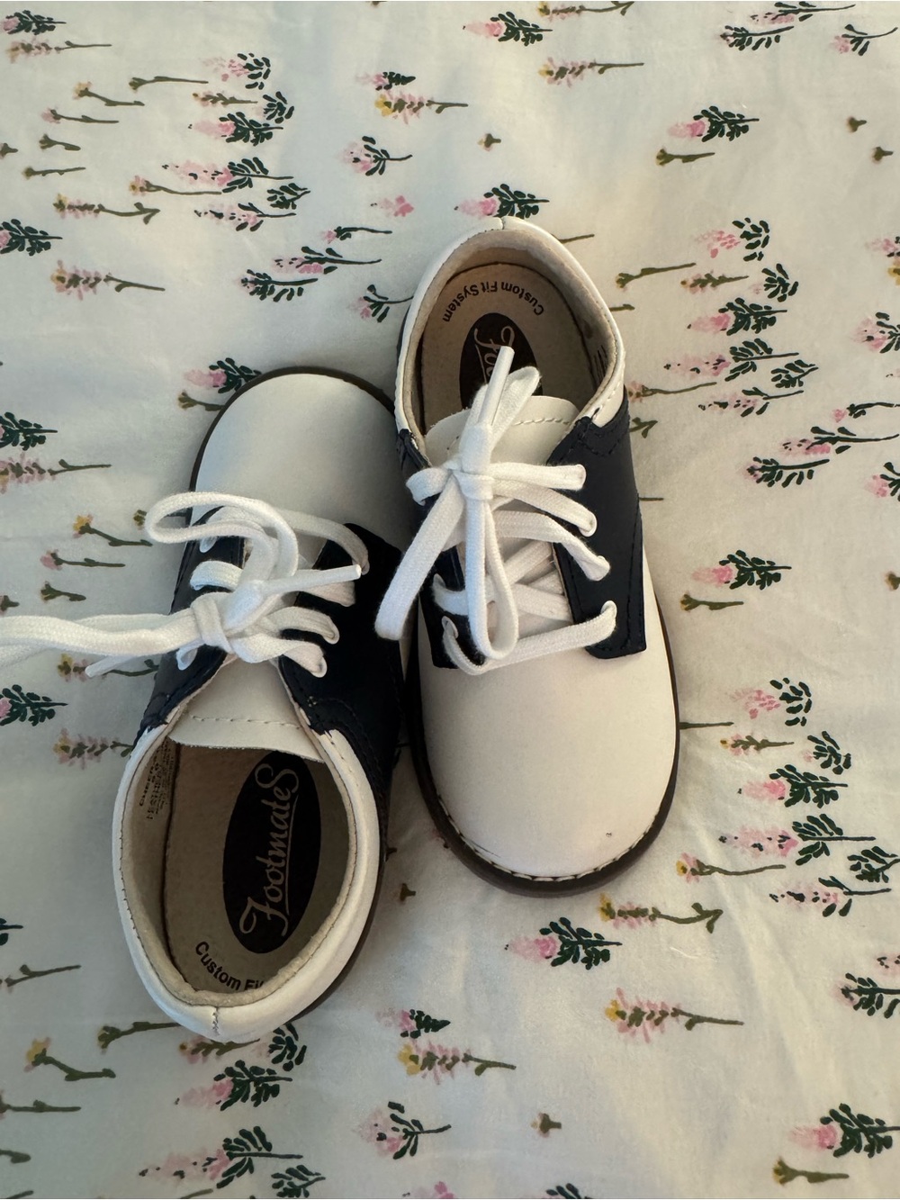 FootMates White and Navy Classic Kids Dress Oxfords